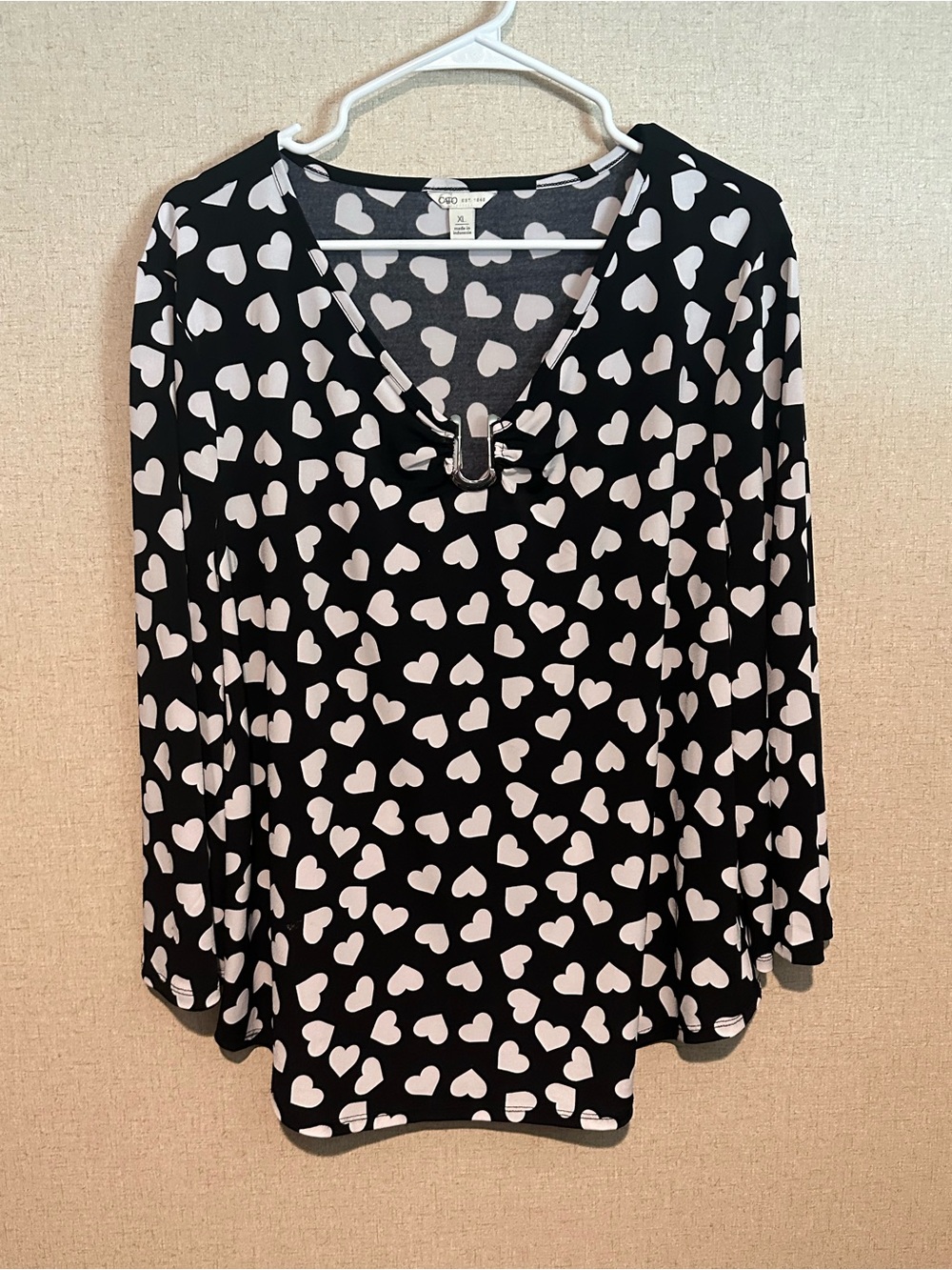Cato XL Black V-Neck Heart Print Long Sleeve Top